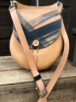 Round Saddlebag - Natural with Black Strokes