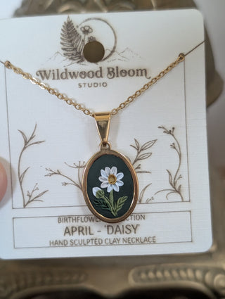 April Birth Flower Clay Necklace (Daisy)
