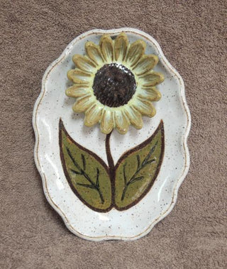 OVAL plate w/daisy 748