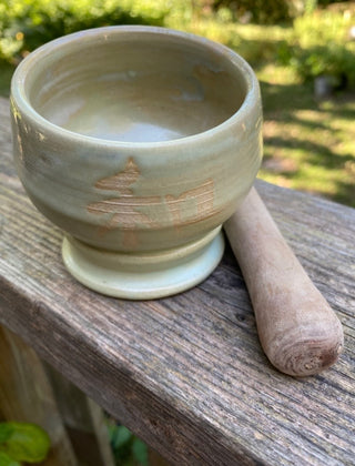 Small herb pedestal and mortar